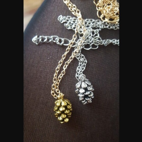 💎✨  Pinecone Necklace - Picture 2 of 10